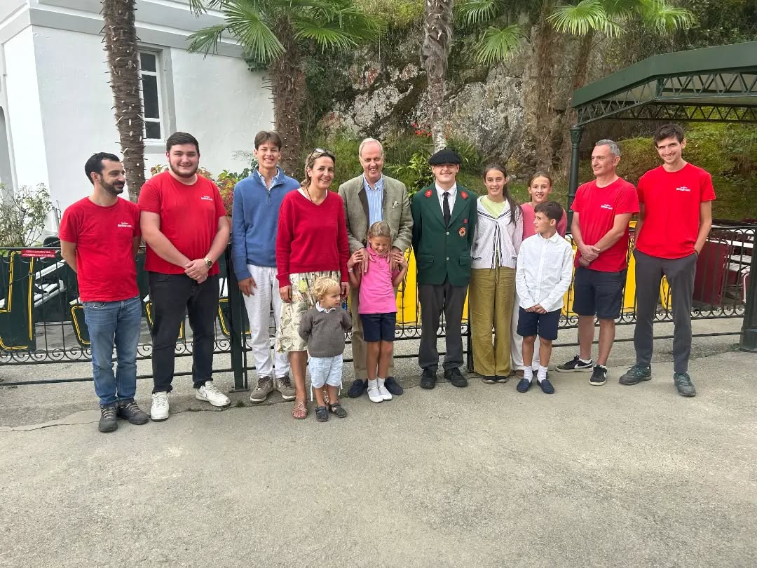 La Famille de France visite les grottes de Bétharram