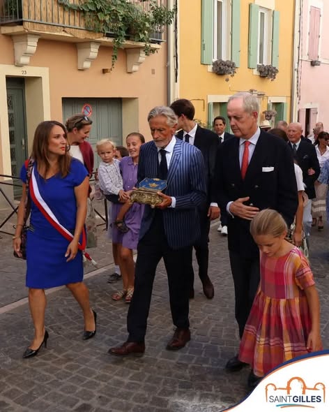 La Famille de France à la remise d'une relique de Saint Louis à Saint-Gilles