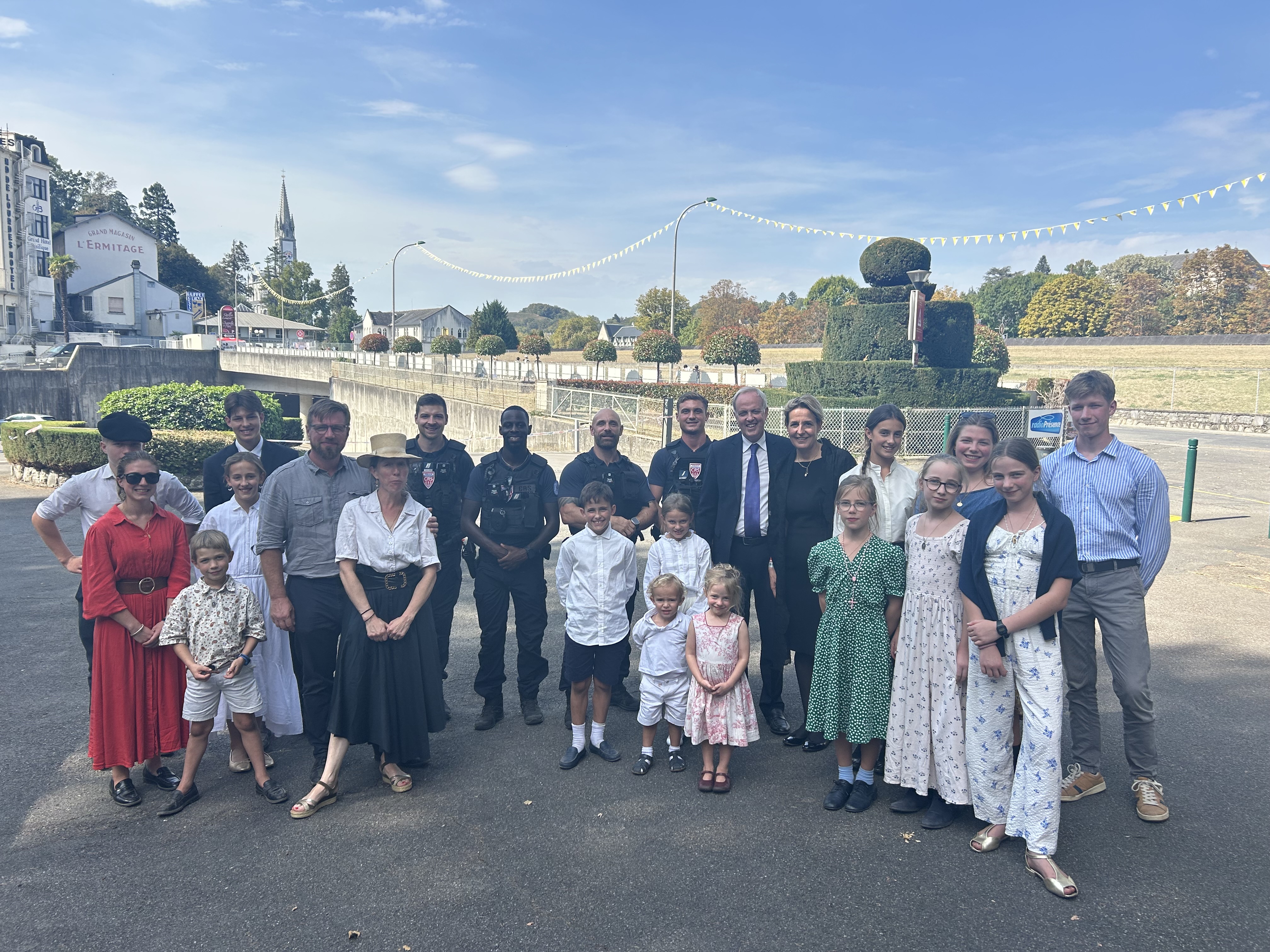 Retour sur la présence de la Famille de France à Lourdes lors de la visite du pape Léon XIV