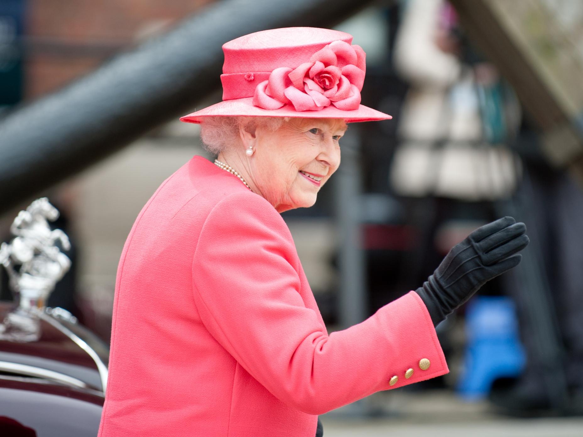 Le Comte de Paris rend hommage à la Reine Elizabeth II