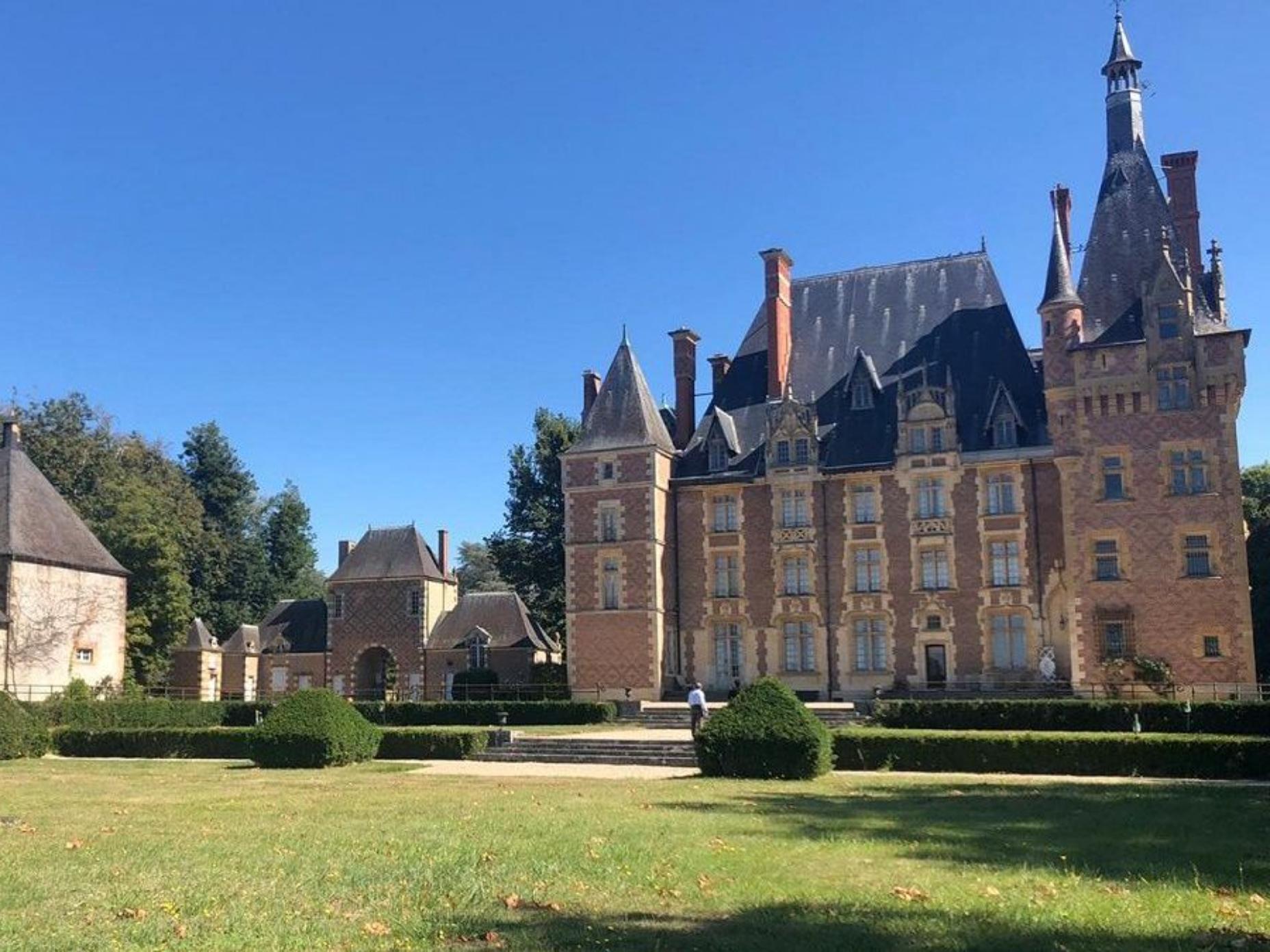 Le prince Jean d'Orléans présente son livre "Un prince français" au château d'Avrilly