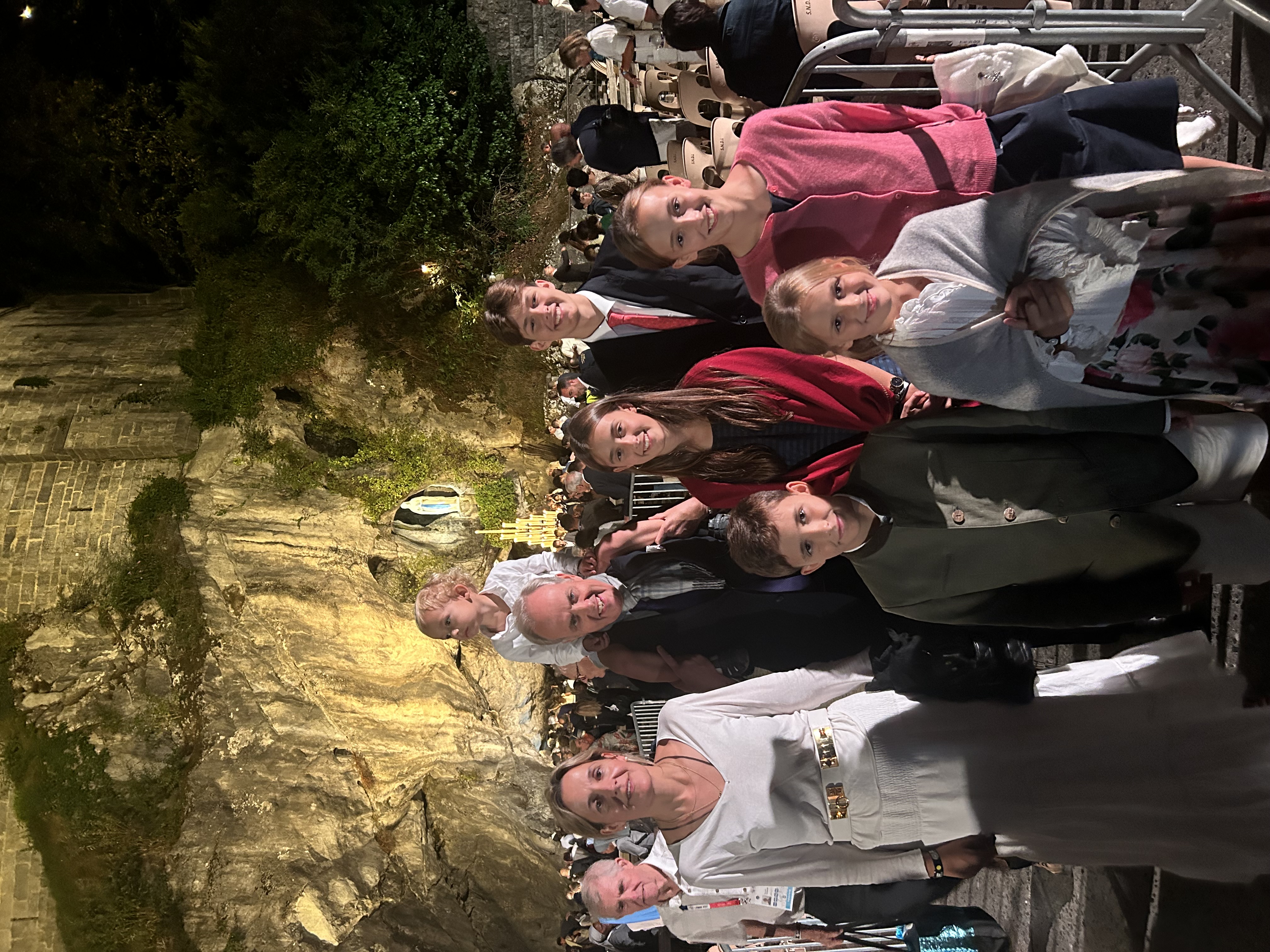 La Famille de France à Lourdes avec le pape Léon XIV