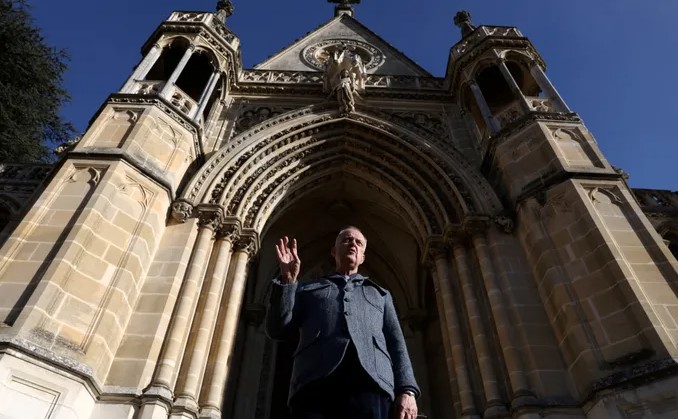 Vol des joyaux de la Couronne au Louvre : le prince Jean d'Orl&eacute;ans dans Challenge