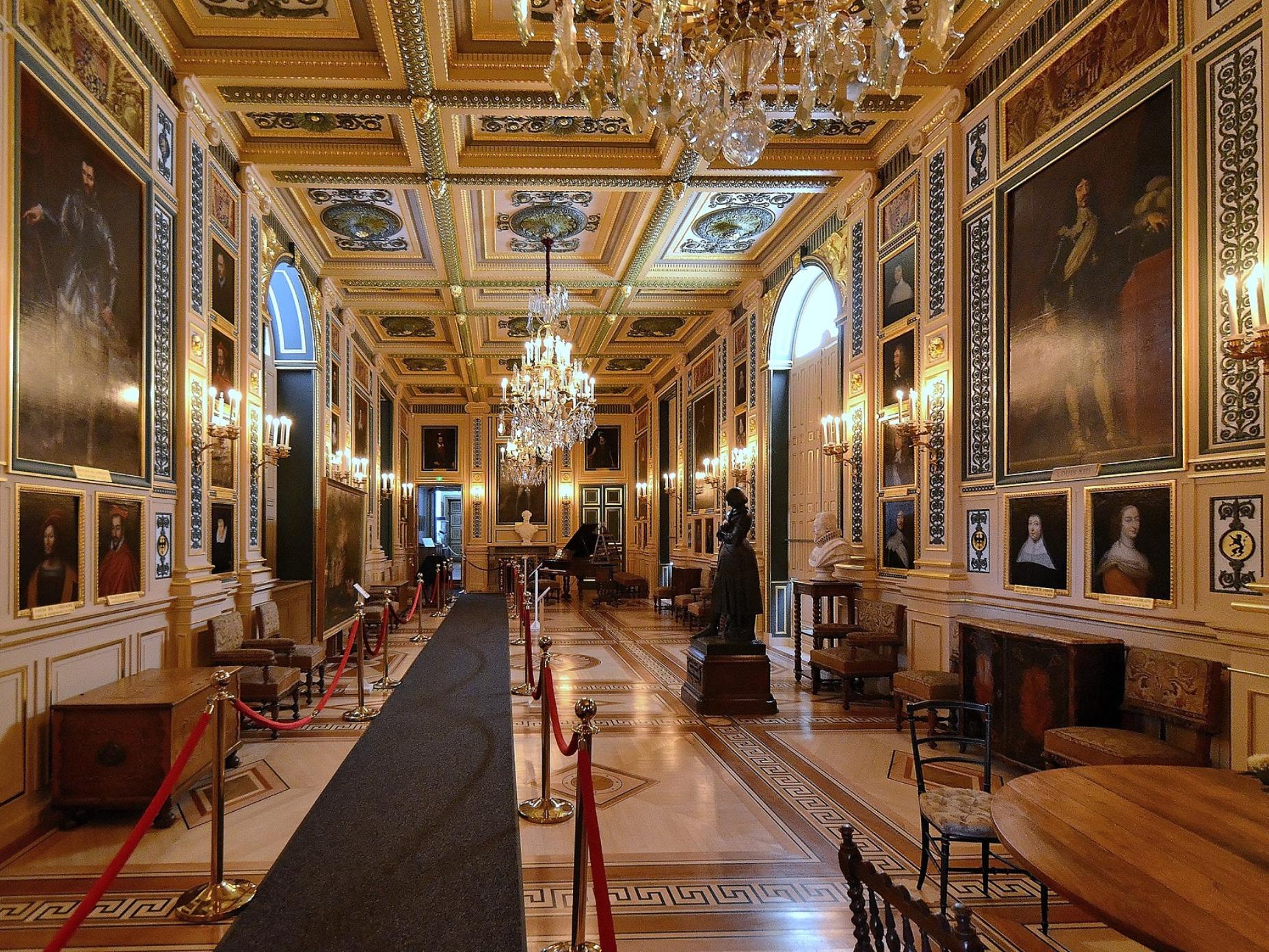 Le prince Jean à Eu pour le conseil d’administration des Amis du Musée Louis-Philippe - Avril 2012