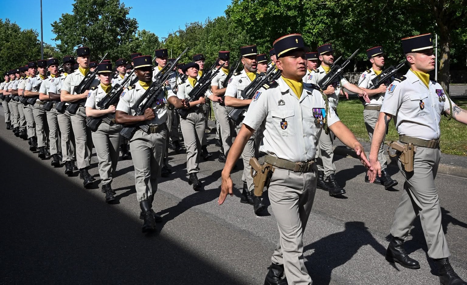 Madame la Comtesse de Paris devient la marraine du 24e régiment d’infanterie