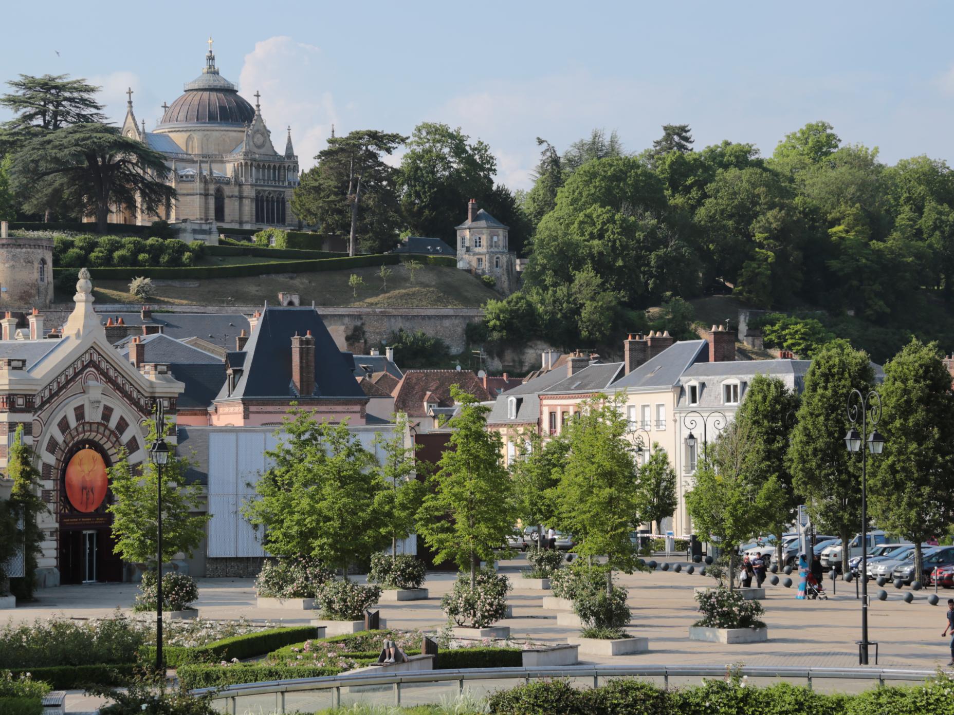 Le prince Jean rencontre les maires des villes jumelées avec Dreux