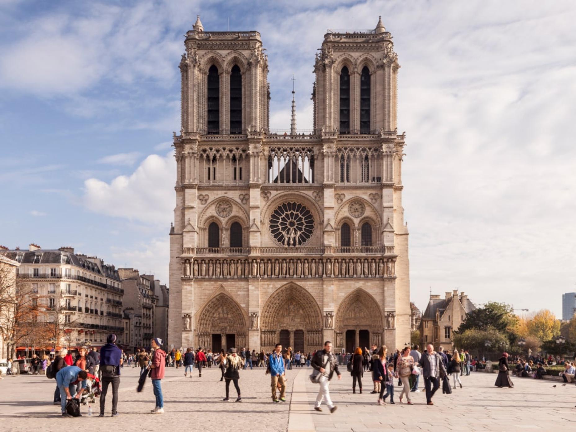 Communiqué - Le comte de Paris et le prince Gaston à la cérémonie de réouverture de Notre-Dame de Paris.