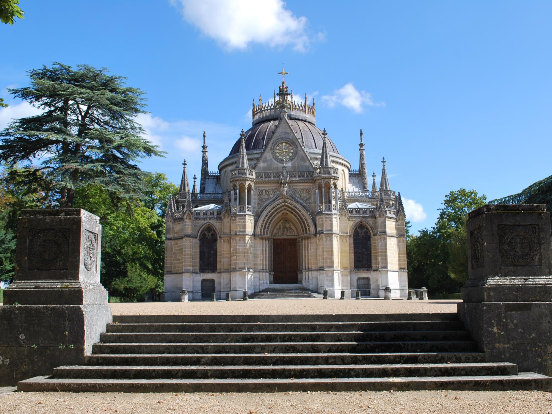 Le duc et la duchesse de Vendôme à un concert présidé par Monseigneur le comte de Paris à Dreux