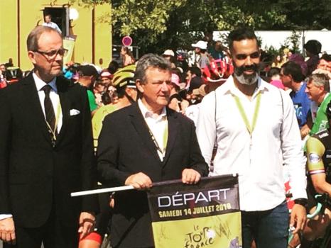 Le comte de Paris donne le départ du Tour de France