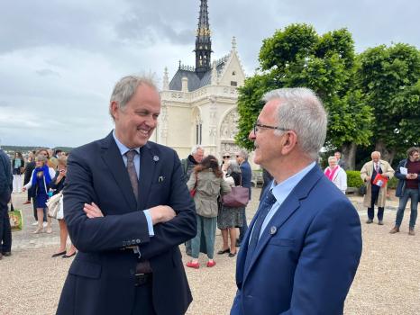 Le comte de Paris à l'inauguration de la chapelle Saint-Hubert du château d'Amboise nouvellement restaurée